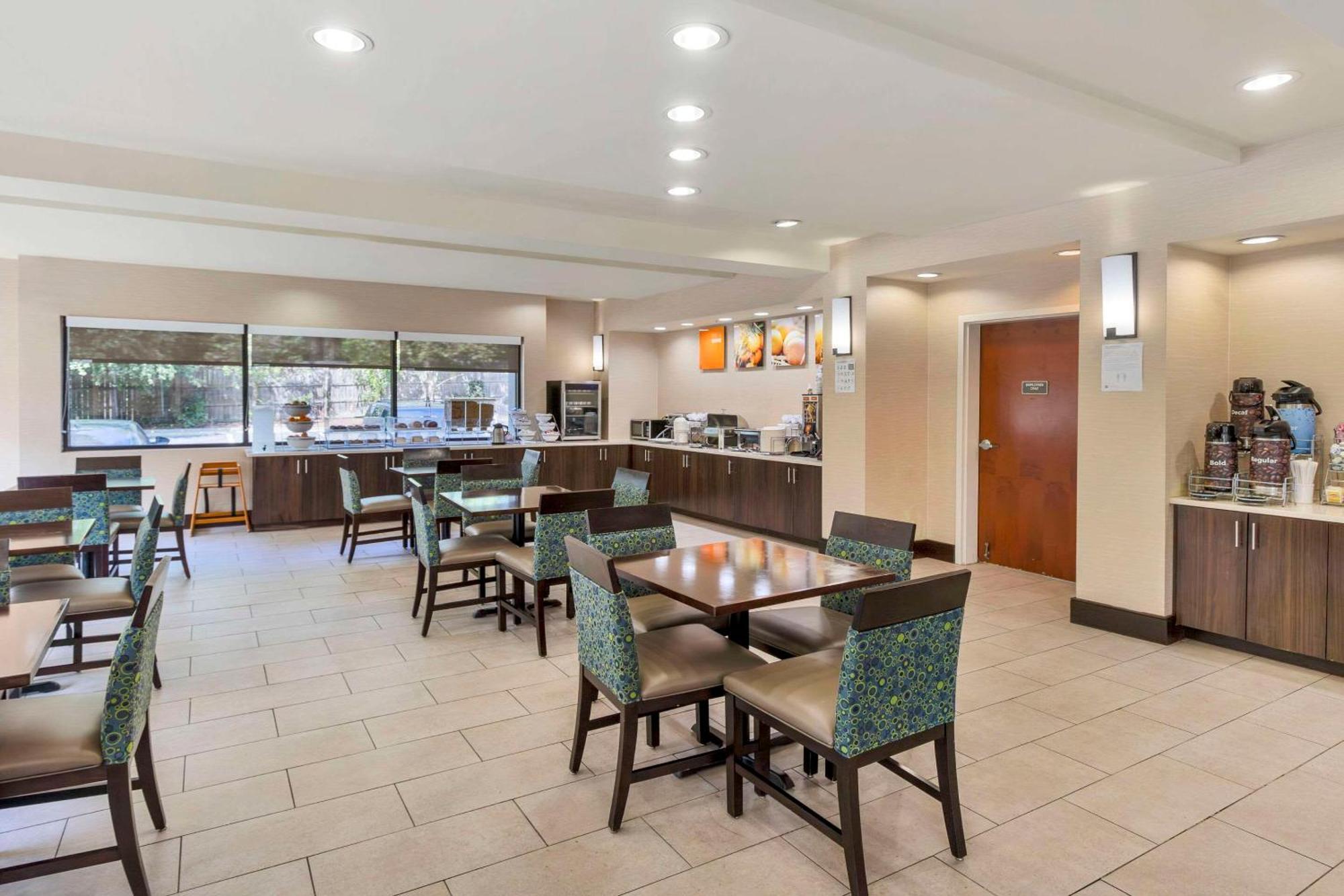 Comfort Suites Columbia Northeast - Fort Jackson Extérieur photo